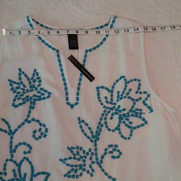 NWT! Grace Elements Women's Embroidered Tunic - Picture 9 of 9